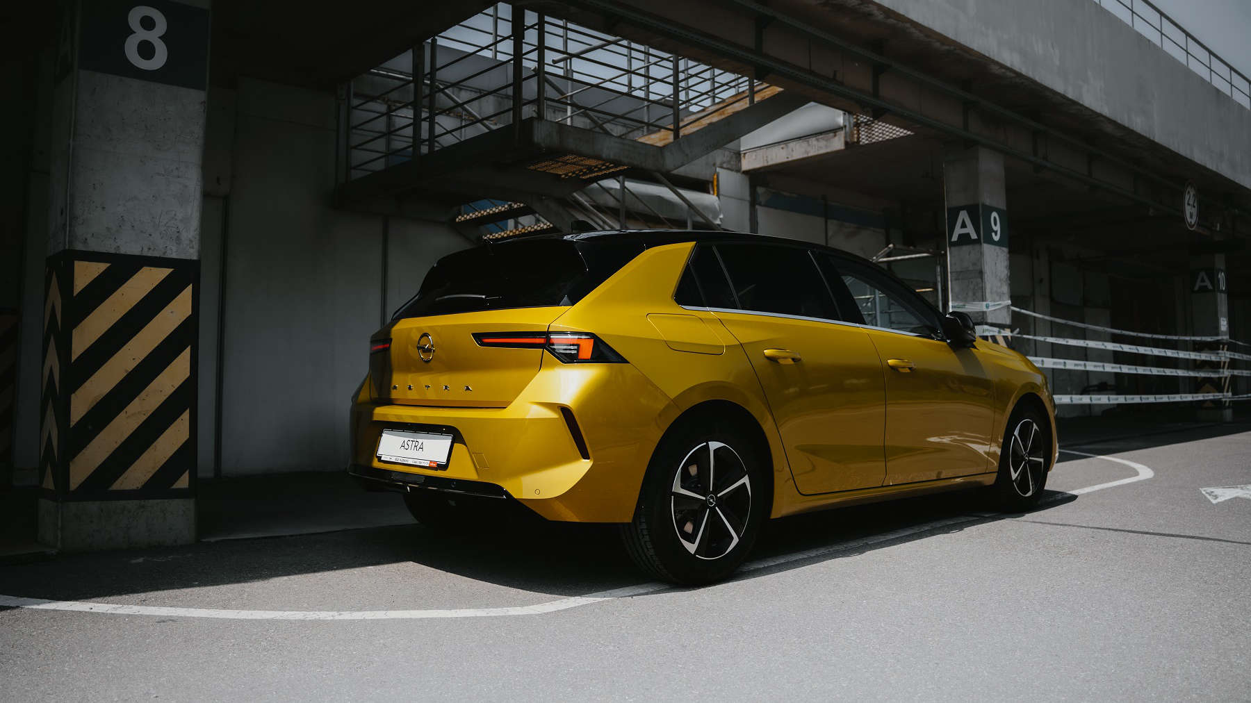 Opel Astra, вигляд ззаду з правого боку