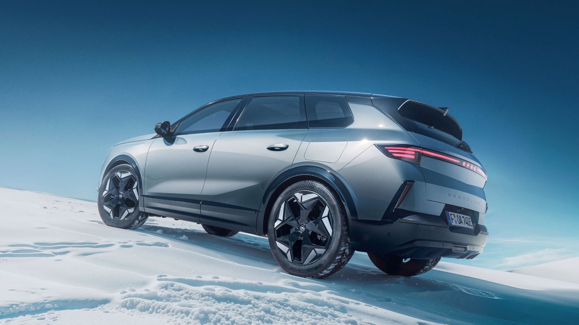 Opel Grandland AWD, вигляд ззаду з лівого боку