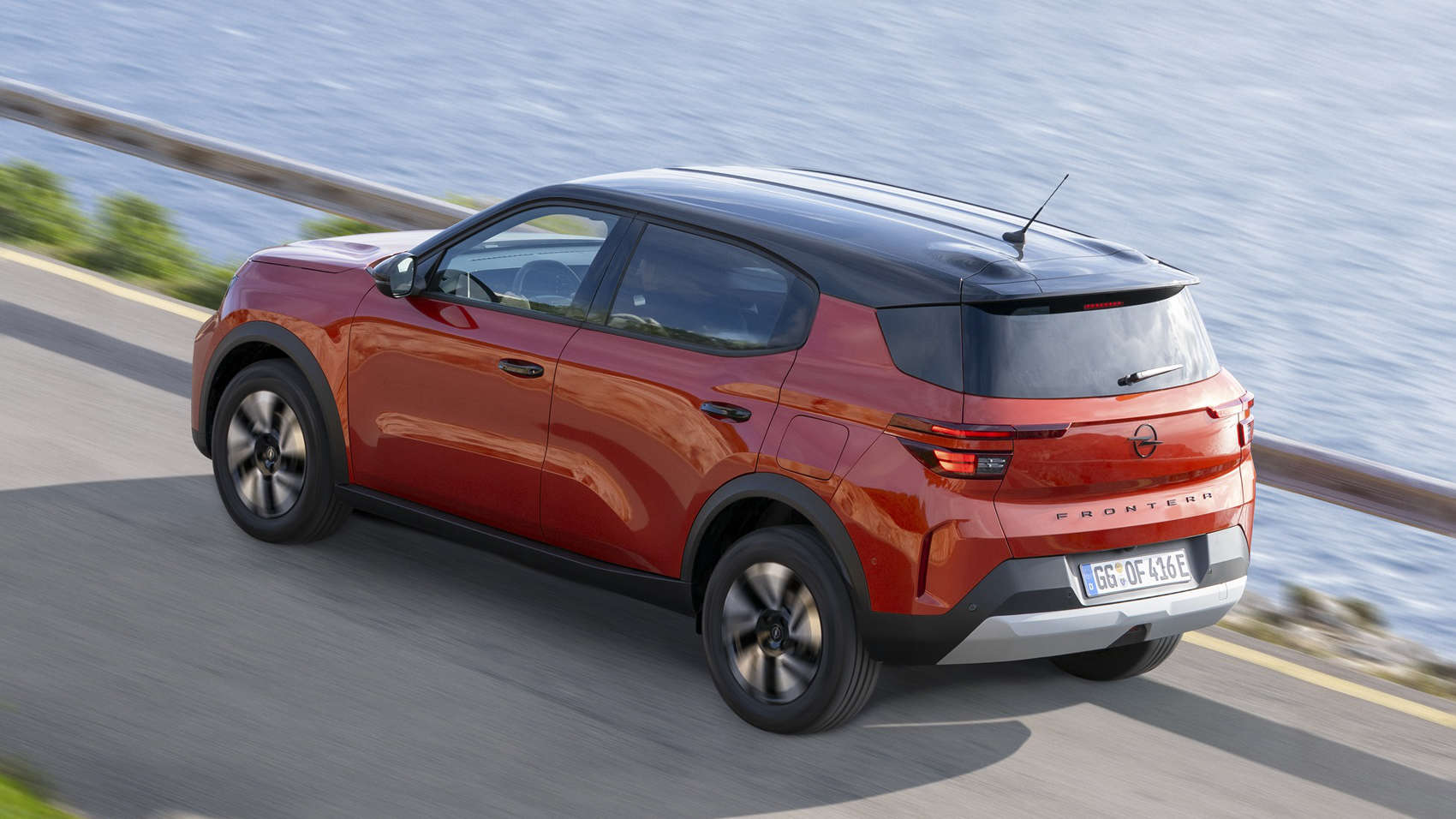 Новий Opel Frontera, вигляд ззаду з лівого боку