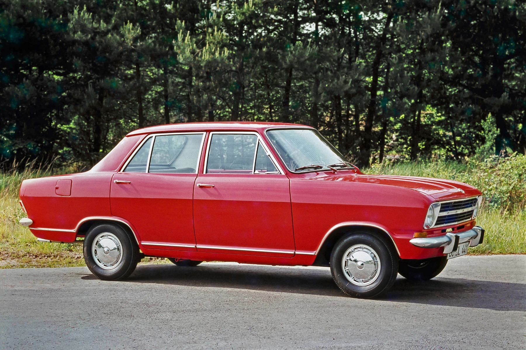 Opel Kadett B червоного кольору