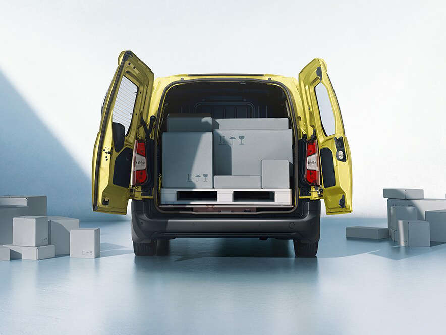 Вигляд ззаду на Opel Combo Cargo Electric жовтого кольору