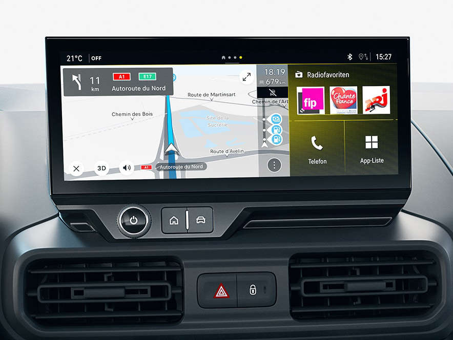 Інформаційно-розважальна система у салоні електричного фургона Opel Combo Electric