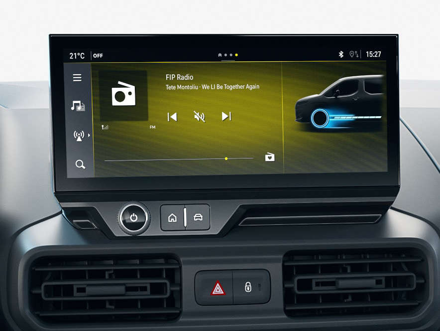 Інформаційно-розважальна система у салоні  електричного фургона Opel Combo Electric