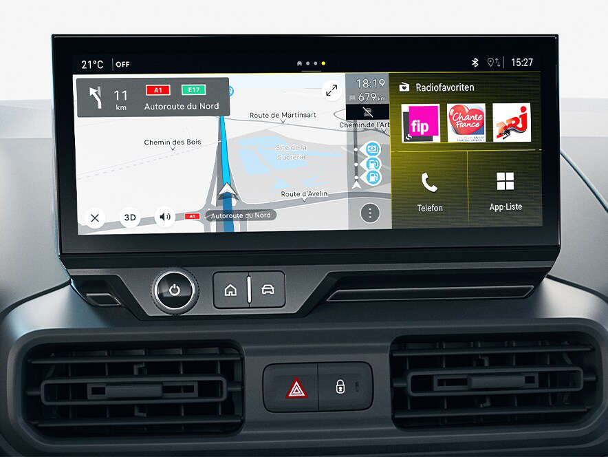 Інформаційно-розважальна система у кабіні фургона Opel Combo Cargo крупним планом