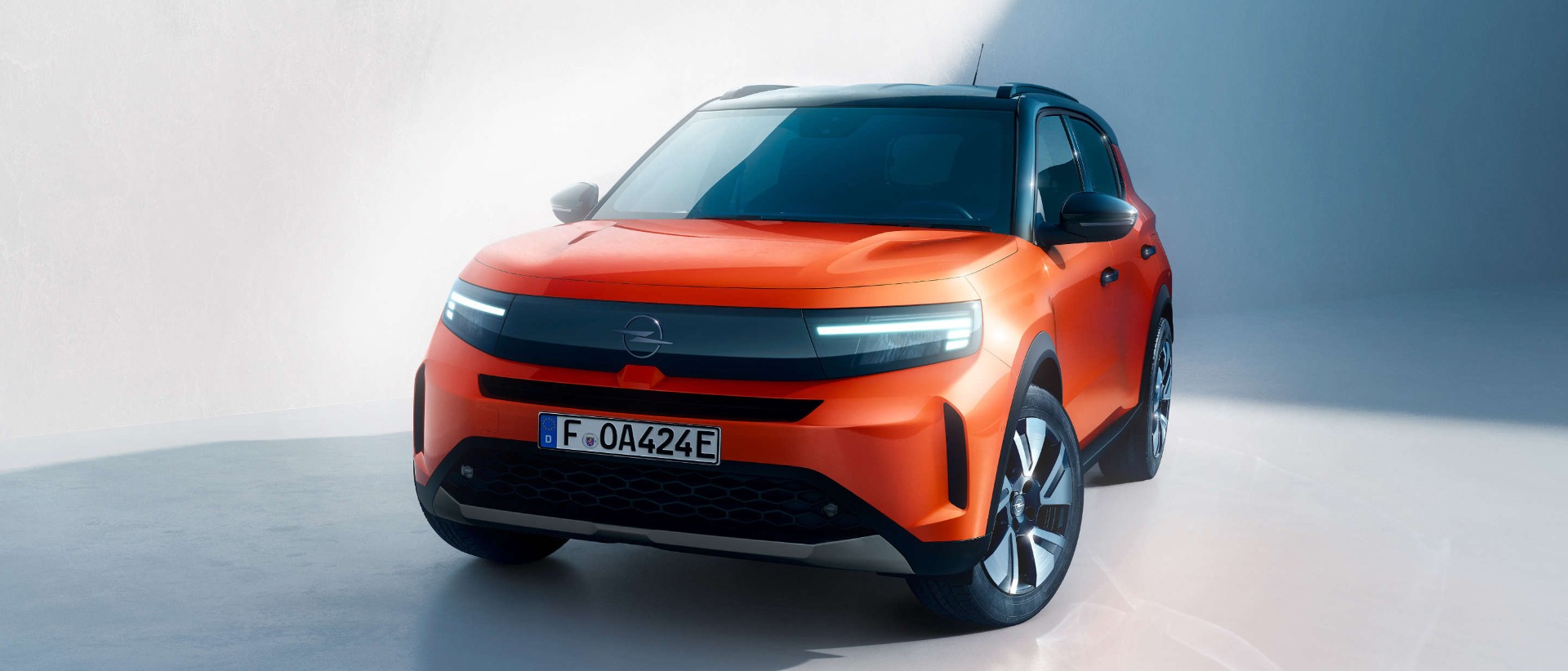 Новий Opel Frontera, вигляд спереду з лівого боку