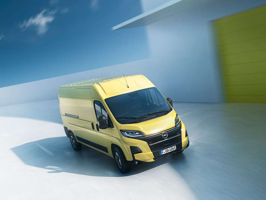 Opel Movano, зовнішній вигляд, вигляд спереду у русі